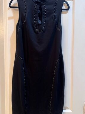 Sleeveless Black Keyhole Shift Dress